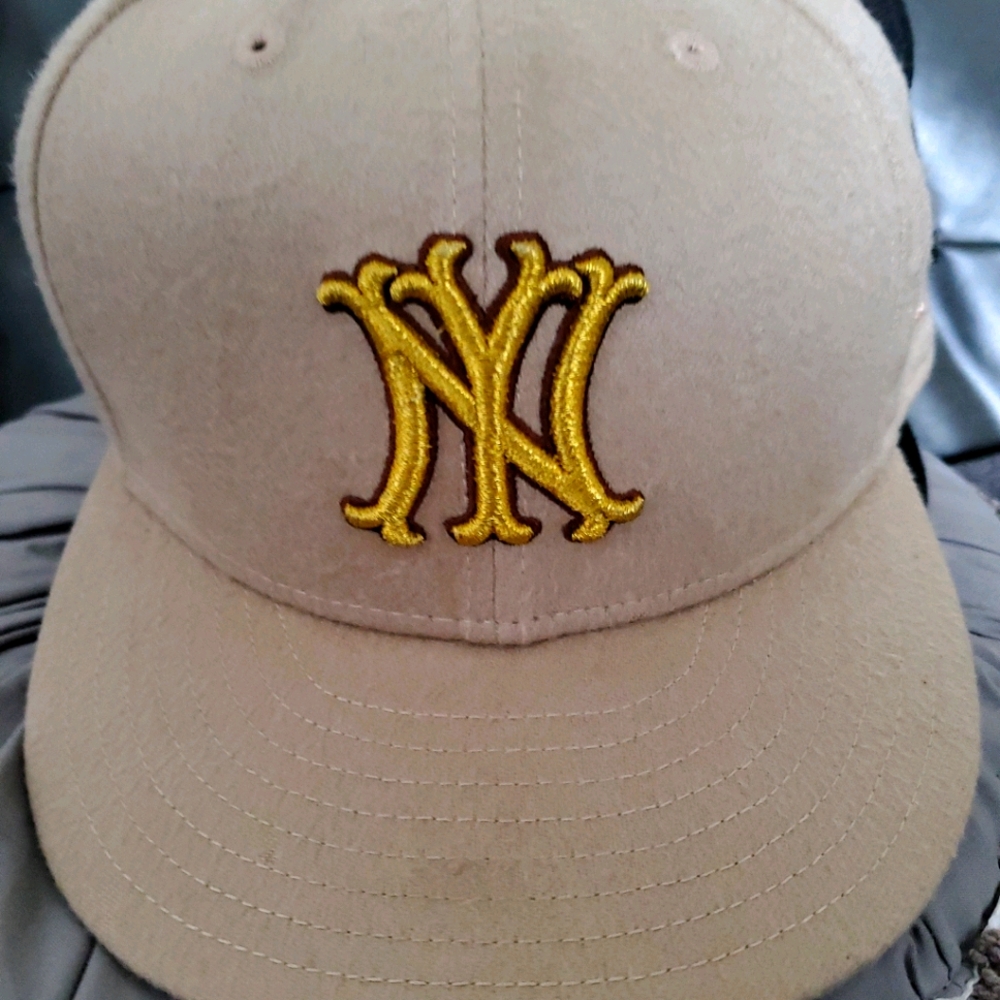 NEW YORK YANKEES SUPREME HAT